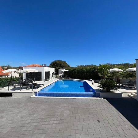 Holiday Luxury Resort Sundance Трогир Екстериор снимка
