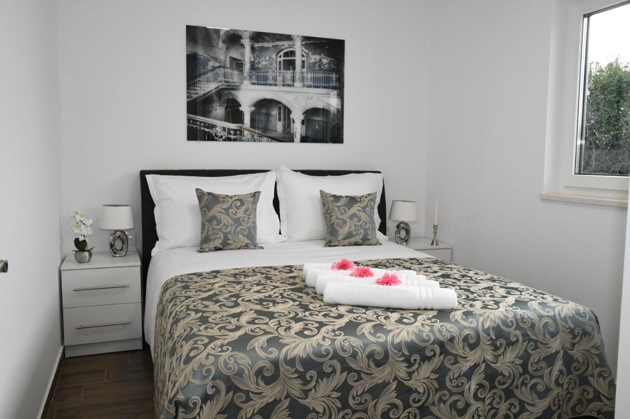 Holiday Luxury Resort Sundance Трогир Екстериор снимка