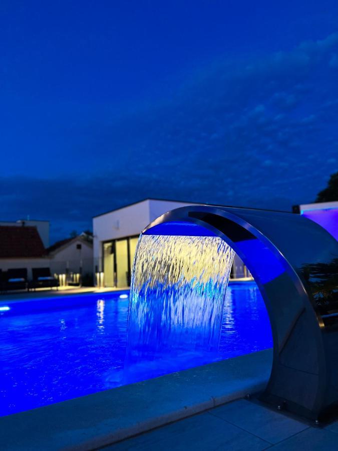 Holiday Luxury Resort Sundance Трогир Екстериор снимка